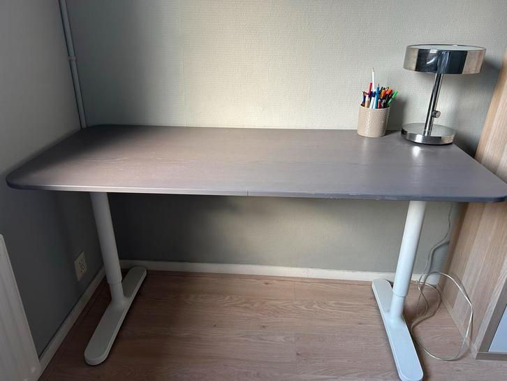 Ikea Bekant bureau - verstelbaar - 140x60cm, Huis en Inrichting, Bureaus, Gebruikt, Bureau, In hoogte verstelbaar, Ophalen