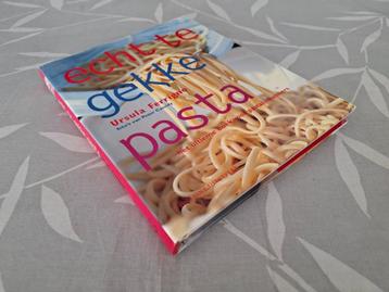 ECHT TE GEKKE PASTA - Ursula Ferrigno beschikbaar voor biedingen