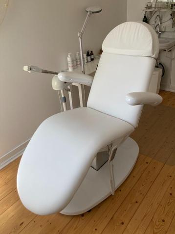 behandelingstoel massagestoel massagetafel vapozone kast etc beschikbaar voor biedingen
