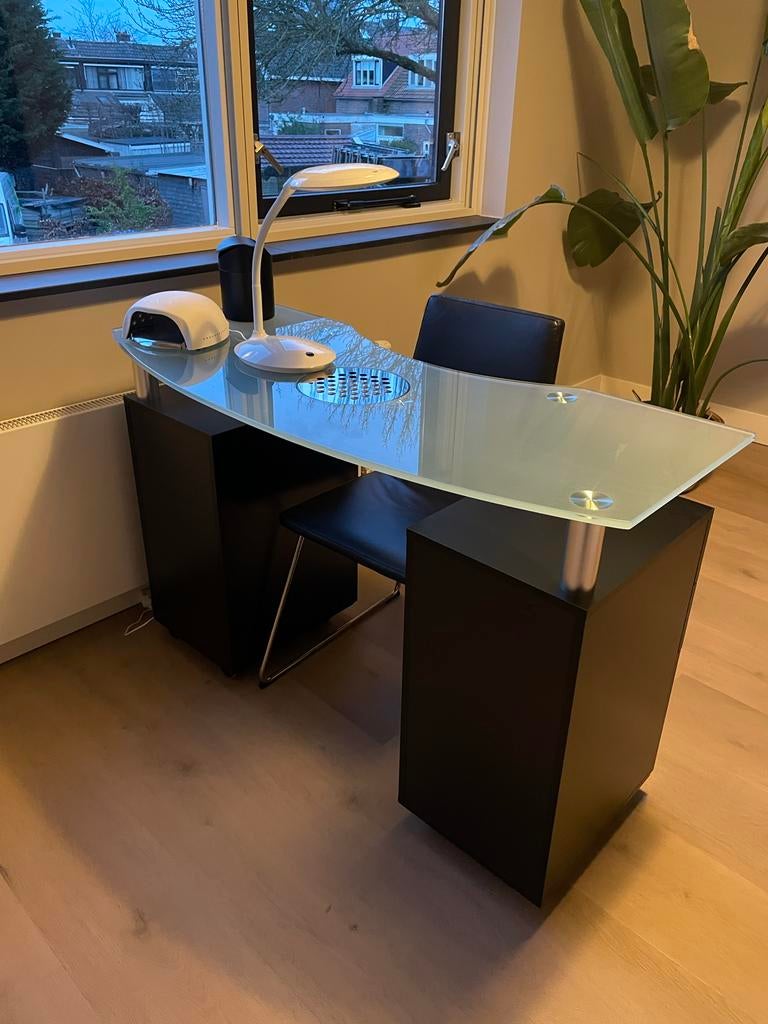 Professionele nageltafel met Shellac, afzuiging, toebehoren., Ophalen, Zwart, Zo goed als nieuw, Handen en Nagels
