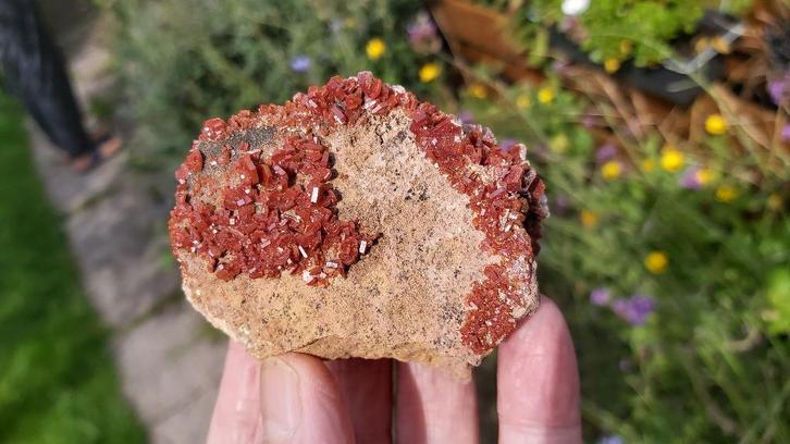 VV01 Vanadiniet mooi rood Mibladen Marokko #collectie #verz, Verzamelen, Mineralen en Fossielen, Mineraal, Ophalen of Verzenden