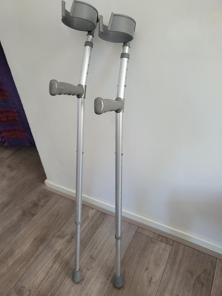 Krukken verstelbaar in hoogte (afhalen in de Pijp ), Diversen, Verpleegmiddelen, Ophalen of Verzenden