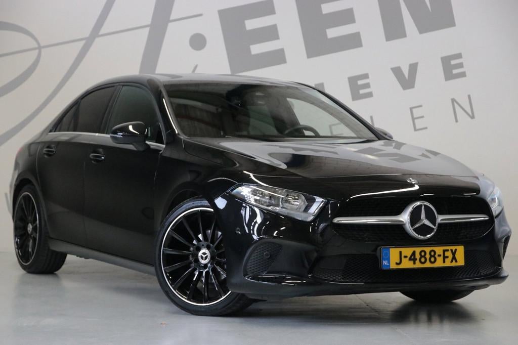 Mercedes-Benz A-klasse 180 Apple carplay/Achteruitrijcamera/, Auto's, Gebruikt, 4 cilinders, Zwart, Origineel Nederlands