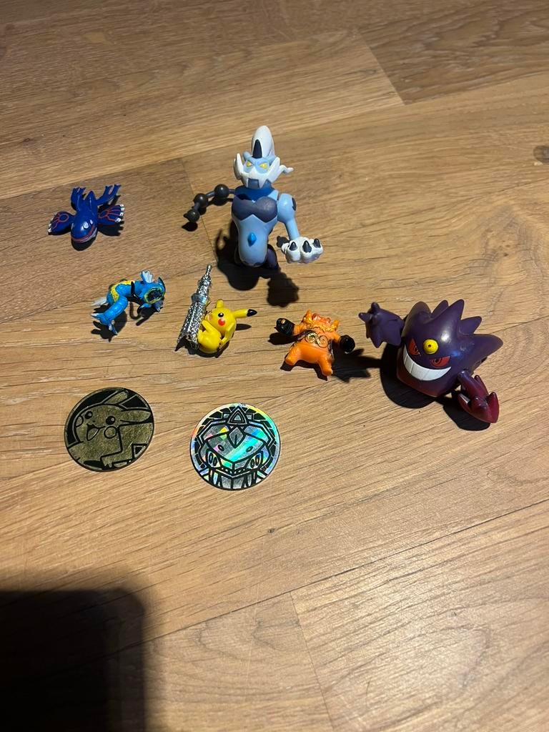 Pokemom poppetjes met coins, Hobby en Vrije tijd, Verzamelkaartspellen | Pokémon, Ophalen of Verzenden, Zo goed als nieuw