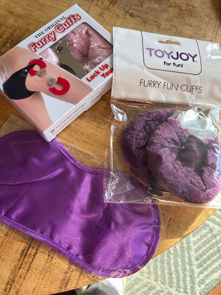 Furry cuffs 2 paar, Sieraden, Tassen en Uiterlijk, Ophalen of Verzenden, Nieuw