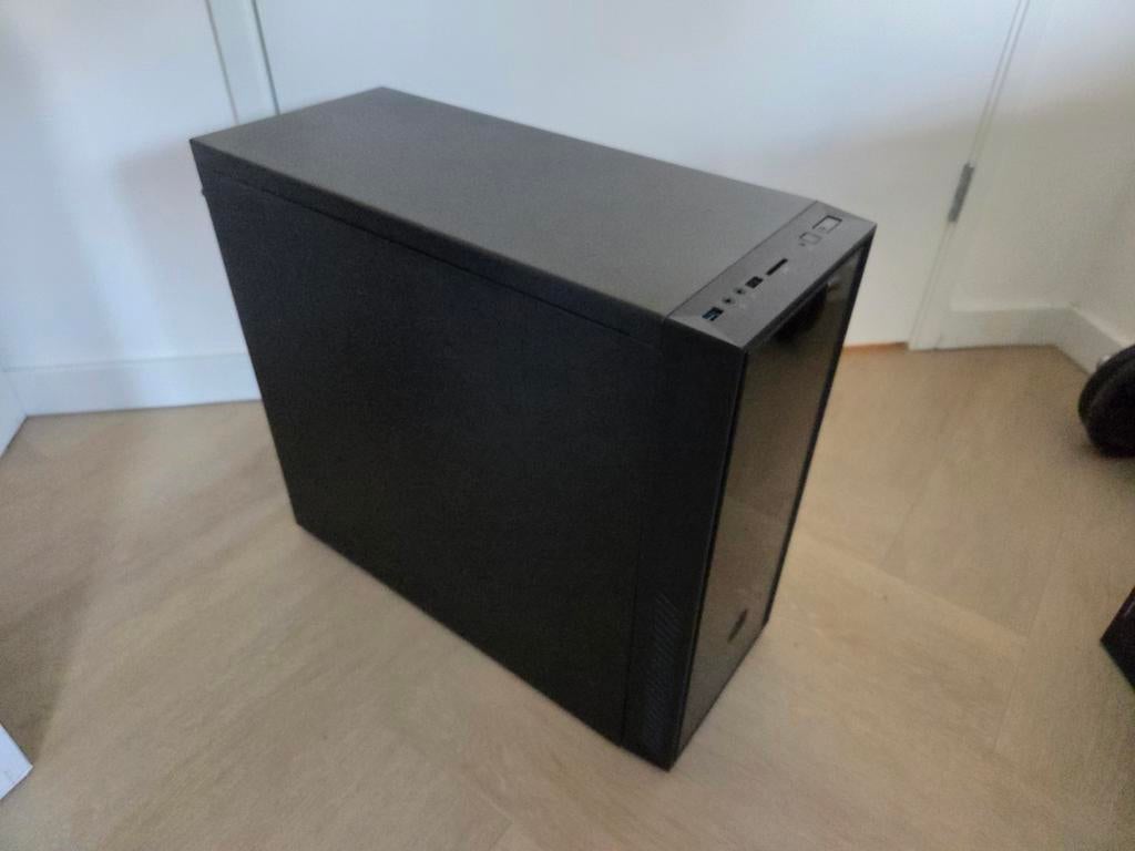 Cooler Master Silencio 550 PC-kast met DVD-brander en fans, Computers en Software, Computerbehuizingen, Verzenden, Gebruikt