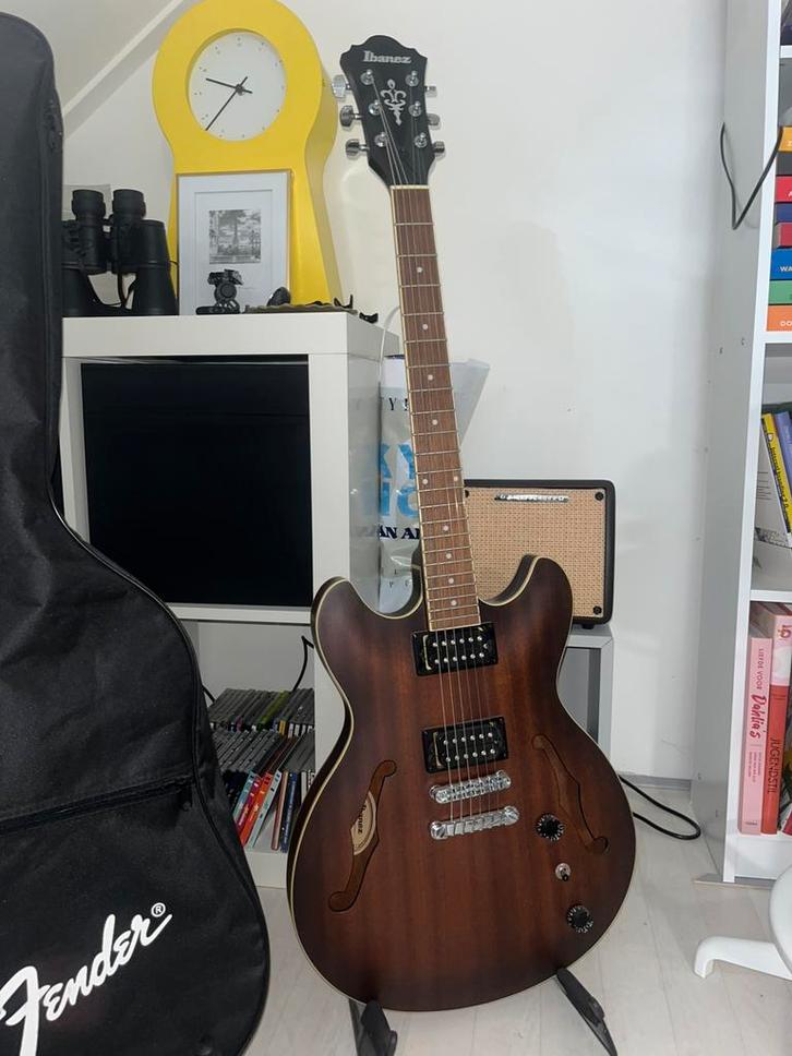 Zgan Ibanez Artcore semi-akoestische gitaar + versterker, Muziek en Instrumenten, Snaarinstrumenten | Gitaren | Elektrisch, Zo goed als nieuw