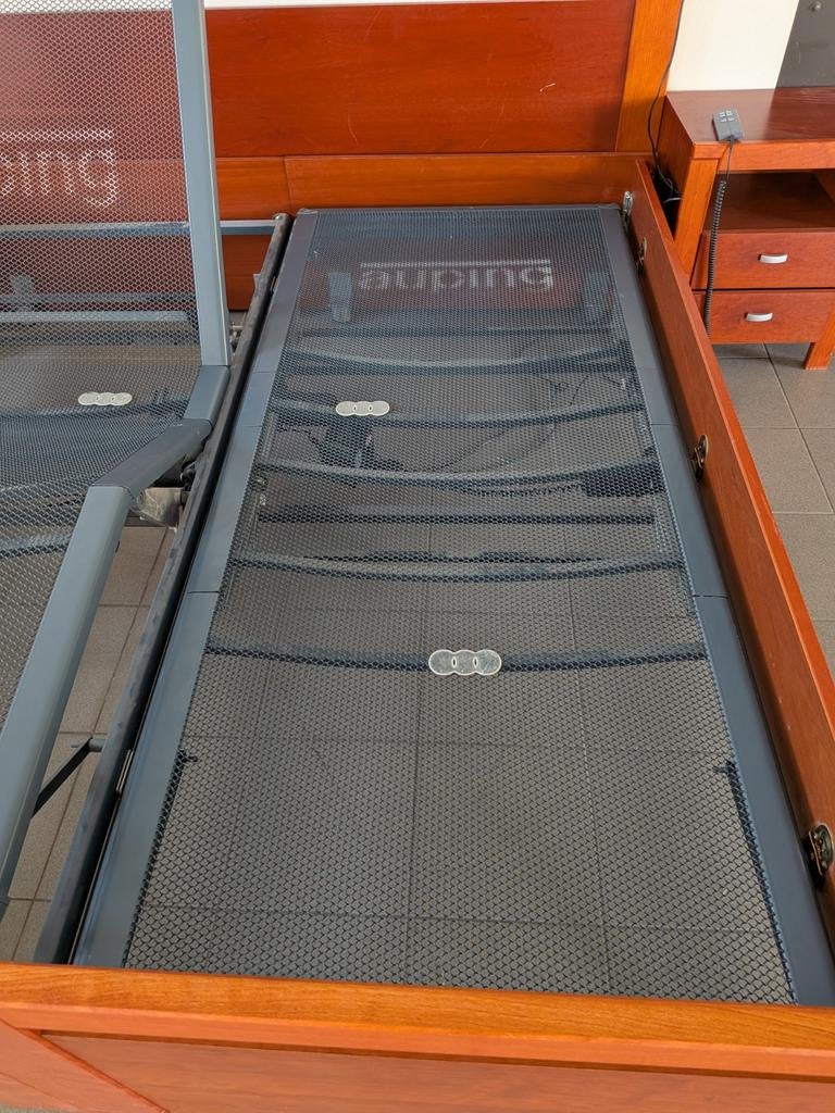 Houten tweepersoonsbed met Auping bedbodems, Ophalen, Tweepersoons, Nvt, Hout