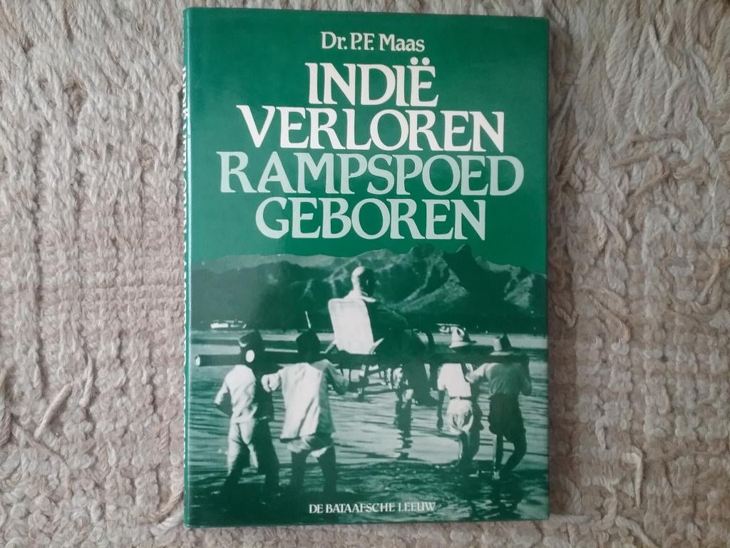 Indië verloren, rampspoed geboren / PF Maas (1983), Boeken, Ophalen of Verzenden, 20e eeuw of later, Gelezen