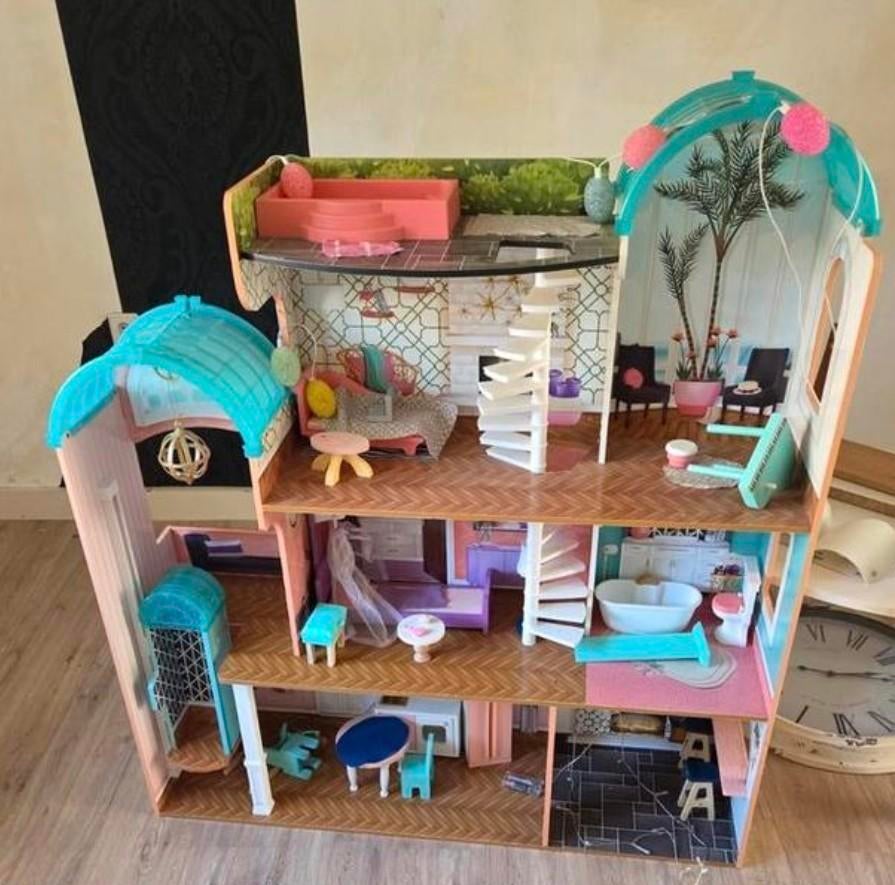 Groot barbie poppenhuis met accessoires., Kinderen en Baby's, Speelgoed | Poppenhuizen, Ophalen, Gebruikt, Poppenhuis