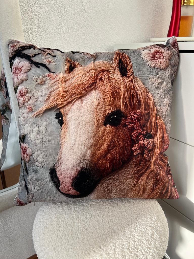 Mooie kussenhoes met paard 45x45 cm, Huis en Inrichting, Woonaccessoires | Kussens, Ophalen of Verzenden, Zo goed als nieuw, Overige kleuren