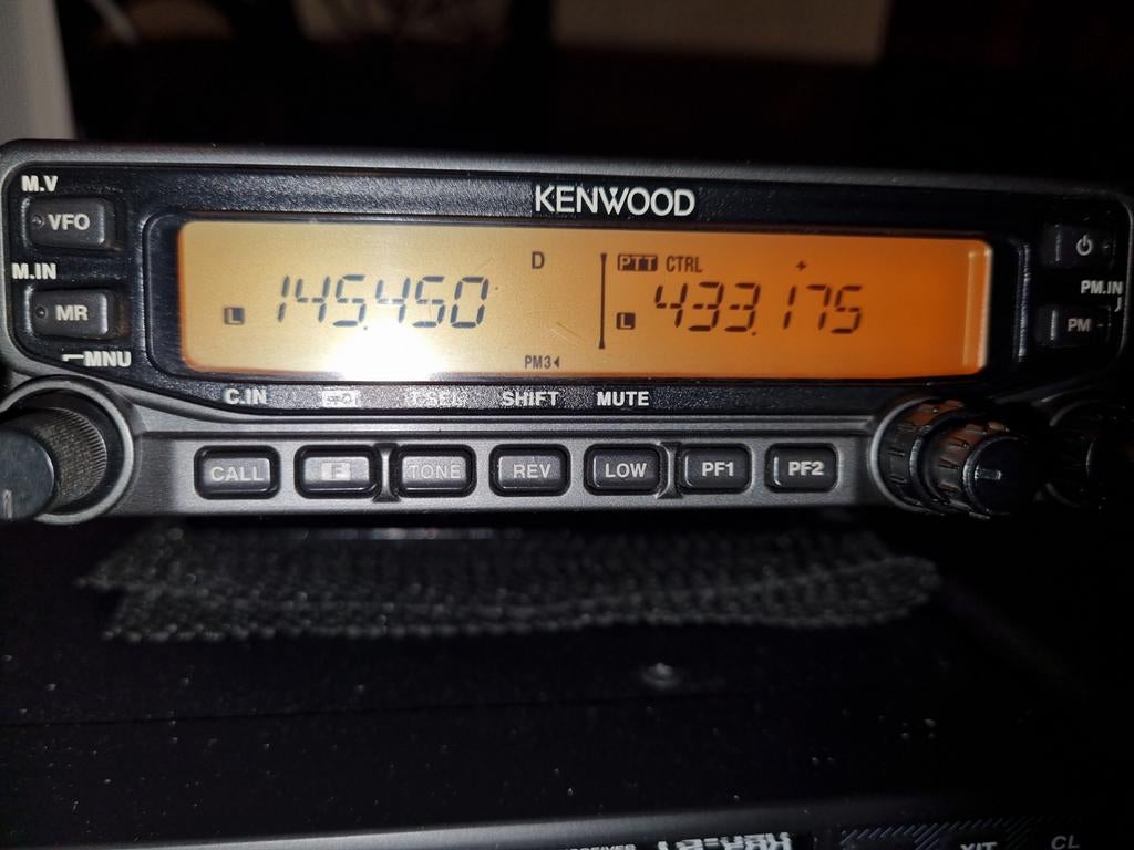 Kenwood tm v 71, Telecommunicatie, Zenders en Ontvangers, Ophalen of Verzenden, Zo goed als nieuw