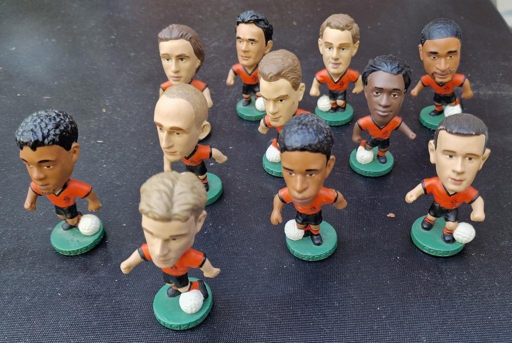 11 spelers / poppetjes van het oranje team Holland WK 1998, Verzamelen, Sportartikelen en Voetbal, Ophalen of Verzenden, Overige binnenlandse clubs