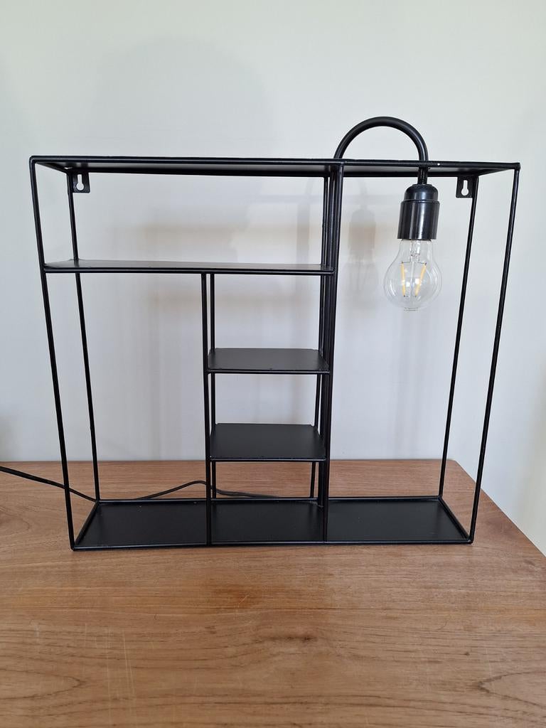 Zwart metalen wandrek met lamp - industrieel design, Ophalen of Verzenden, Gebruikt, Industrieel