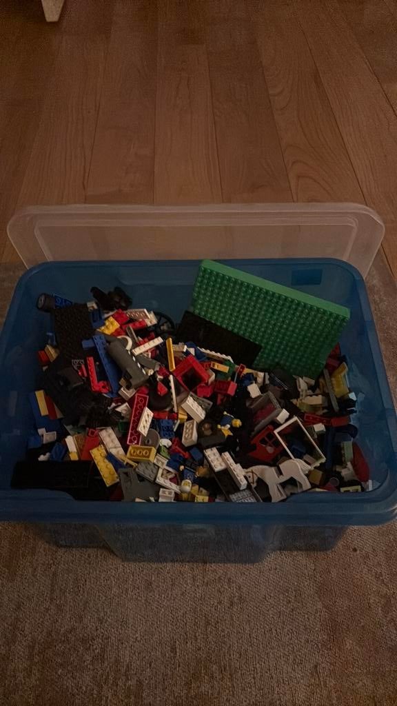 Grote bak met lego (ongeveer 8 kilo), Ophalen, Zo goed als nieuw