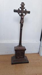 Antieke ijzeren staand kruisbeeld,  zie foto's, Ophalen of Verzenden