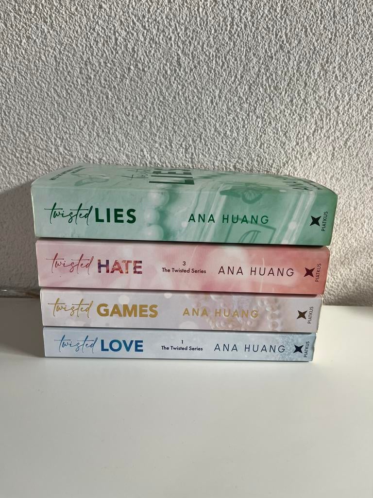 Twisted lies hate games en love Ana Huang (engels), Boeken, Ophalen of Verzenden, Gelezen, Europa overig