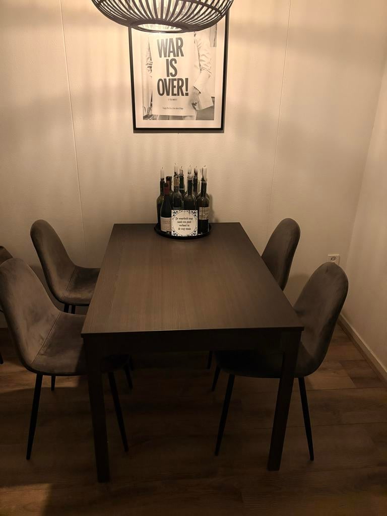 Uitschuifbare eettafel met hanglamp en 4 WOOOD stoelen, Ophalen, Gebruikt, 100 tot 150 cm, 50 tot 100 cm