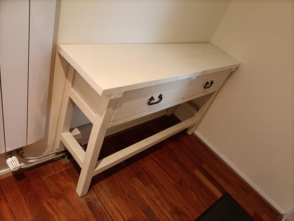 Crème witte sidetable met twee lades, Huis en Inrichting, Tafels | Sidetables, Ophalen, Gebruikt, 100 tot 150 cm, Overige houtsoorten