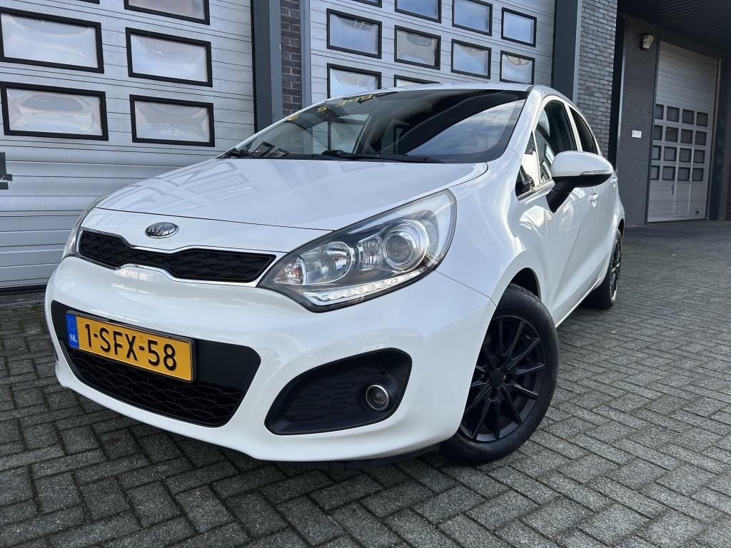 Kia Rio 1.2 CVVT Plus Pack 5DRS Airco Rijdt Super!, Euro 5, Zwart, 4 cilinders, Wit