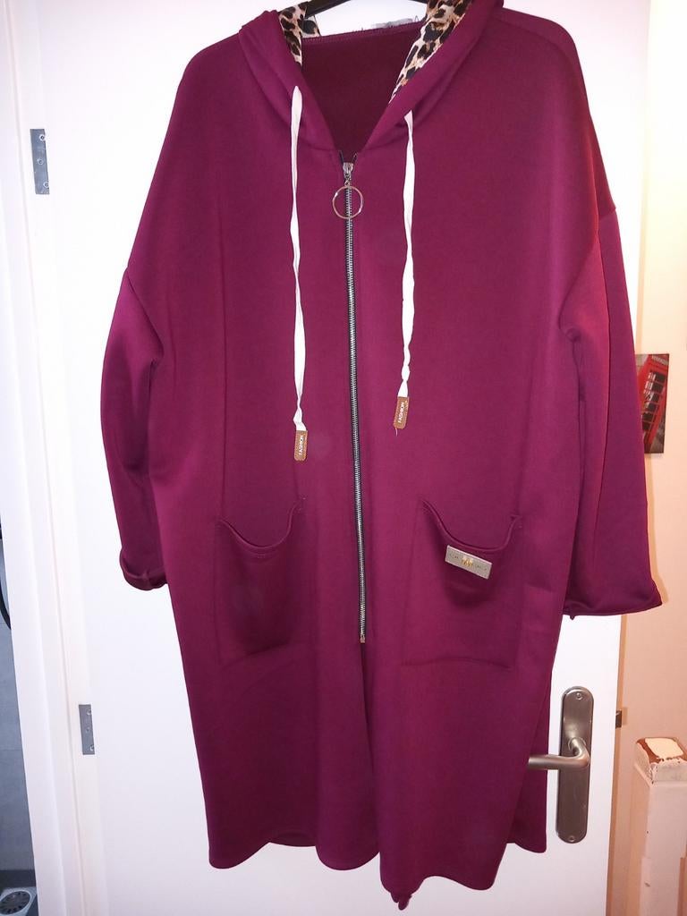 Bordeauxrode vest met panterprint capuchon - grote maat, Ophalen of Verzenden, Zo goed als nieuw, Maat 46/48 (XL) of groter, Rood