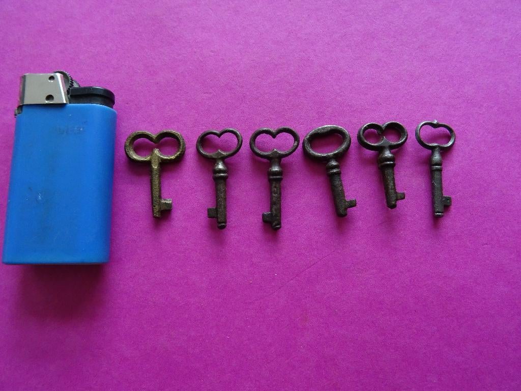 6 ANTIEKE SLEUTELTJES SLEUTELS SLEUTEL KISTJE BLIK SLOTJE, Antiek en Kunst, Curiosa en Brocante, Ophalen of Verzenden