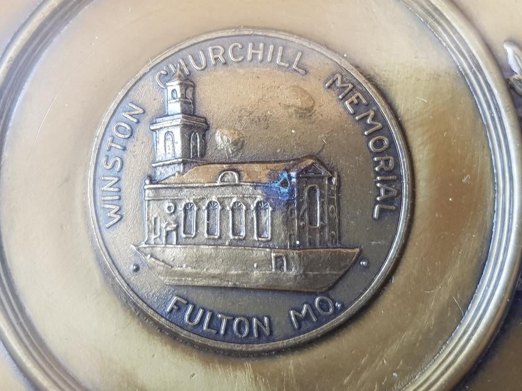 Mooi oud Churchill schaaltje uit Engeland van koper en glas., Antiek en Kunst, Ophalen of Verzenden