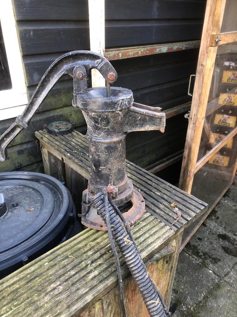Oude handpomp met dompelpomp, Ophalen, Gebruikt, Handmatig, Dompelpomp