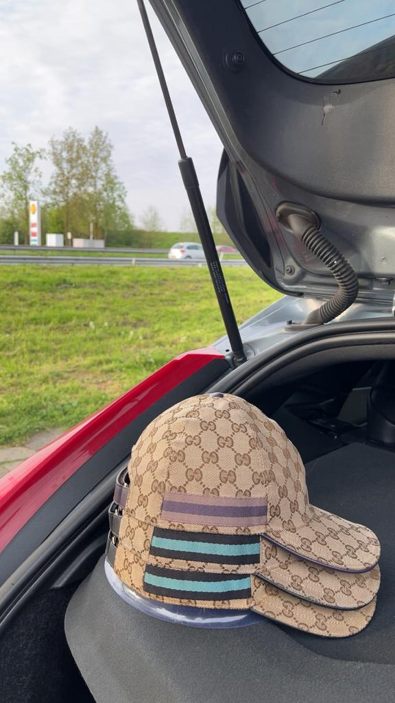 Gucci pet limited edition, Kleding | Heren, Ophalen of Verzenden, Zo goed als nieuw, 58 of 59 cm (L, 7¼ of ⅜ inch), Pet