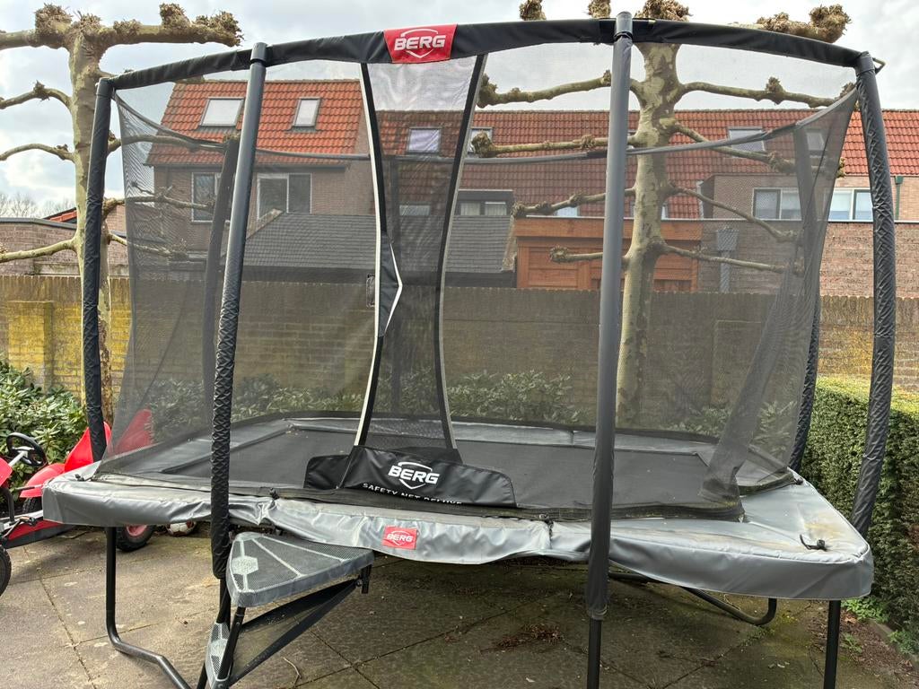 Berg Trampoline rechthoek 350 meter, Ophalen, Gebruikt