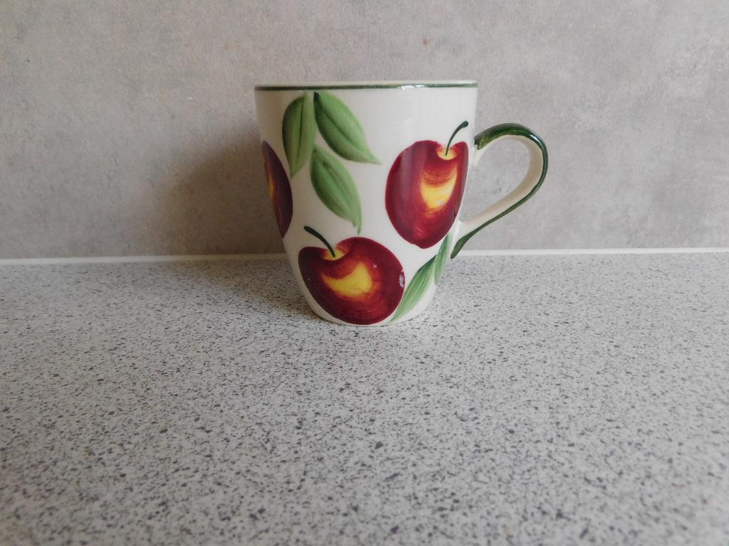 Senseo mok Appel C Vic's Handpainted, Huis en Inrichting, Keuken | Servies, Ophalen of Verzenden, Zo goed als nieuw, Overige stijlen