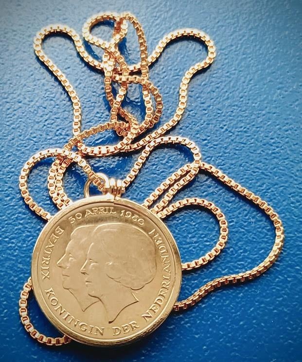 Hangertje 1 gulden 1980 "dubbele kop" - verguld, Verzenden, Koningin Juliana, 1 gulden, Losse munt