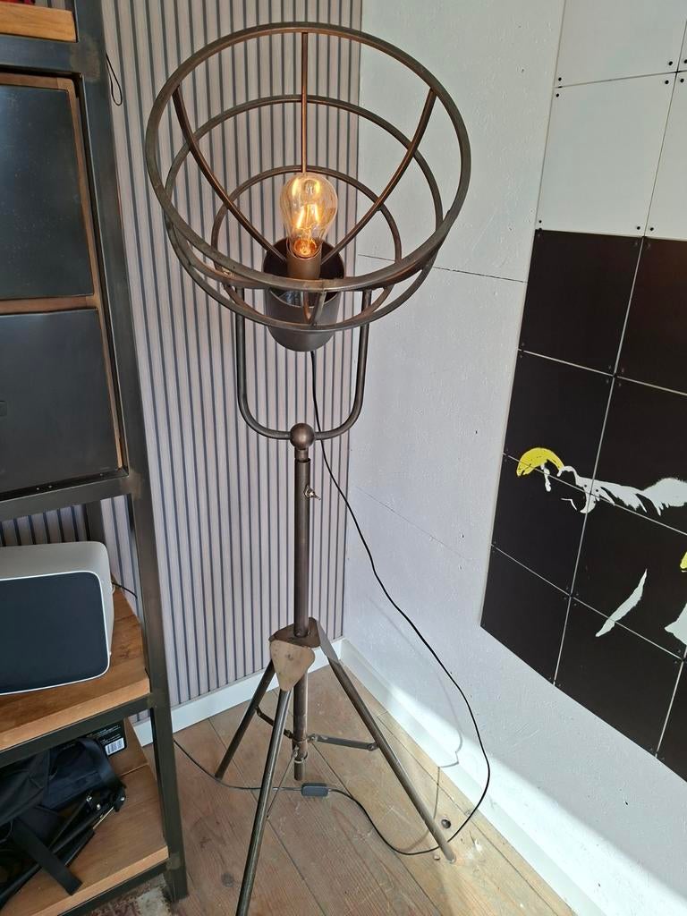Industriële staande lamp - robuust en sfeervol, Huis en Inrichting, Lampen | Vloerlampen, Gebruikt, 150 tot 200 cm, Metaal, Ophalen