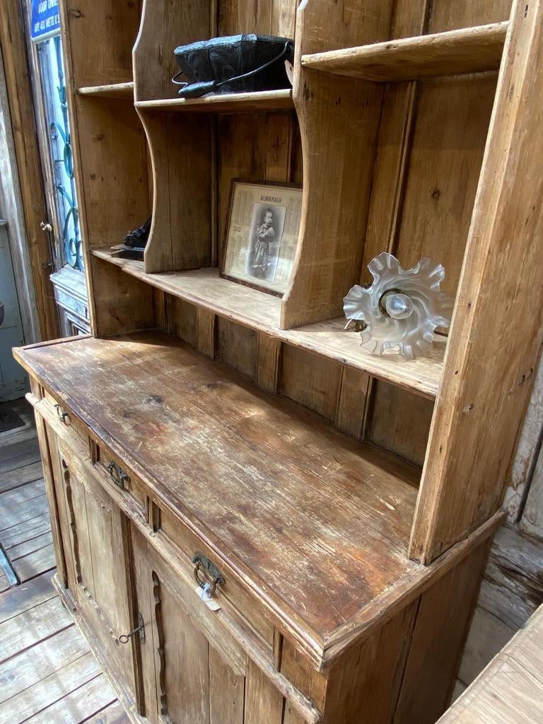 Oud grenen kast buffetkast met sierlijke kuif, Ophalen