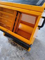 Gereedschapskar /  kar voor gereedschap, Ophalen