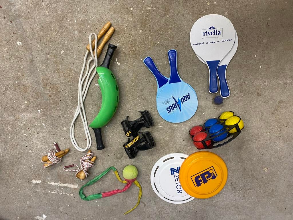Diverse buitenspeelgoed set: springtouw, rackets, frisbees, Sport en Fitness, Ophalen, Gebruikt