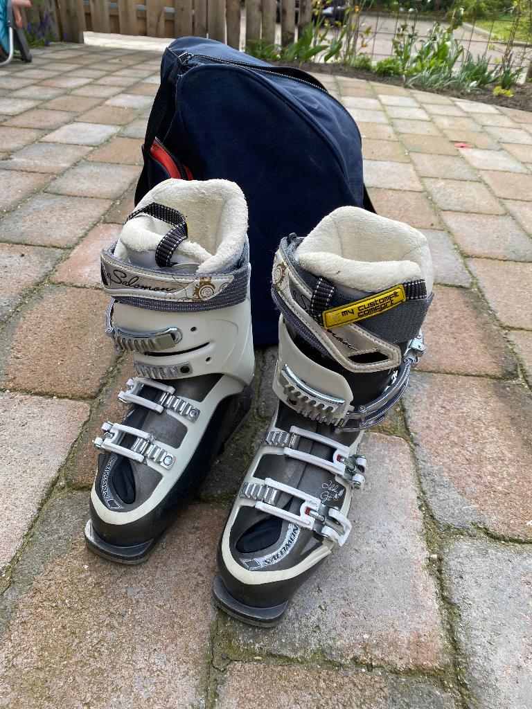 Mooie Ski schoenen 38 (Salomon) en ski latten 154 (Rossigna), Ophalen, 140 tot 160 cm, Gebruikt, Schoenen