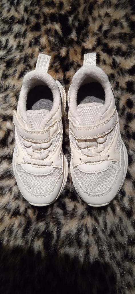 Witte kinderschoenen maat 25, Kinderen en Baby's, Kinderkleding | Schoenen en Sokken, Ophalen of Verzenden, Zo goed als nieuw