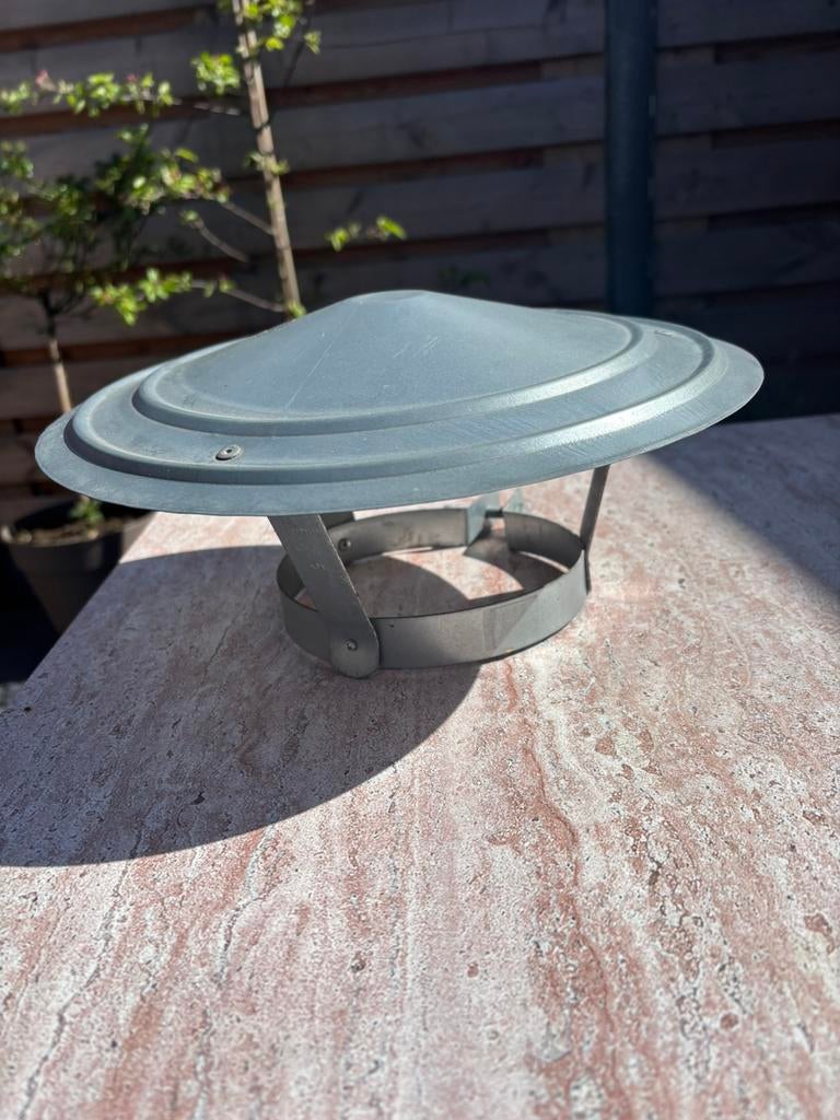 Schoorsteenkap / schoorsteenafdekking, Ophalen, Steen of Klei, Zwart, Zo goed als nieuw