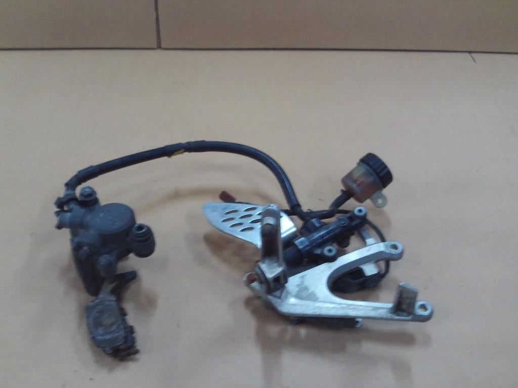Yamaha R1 bj02-03 rempedaal met schetsplaat en remklauw, Motoren, Onderdelen | Yamaha, Ophalen of Verzenden, Gebruikt