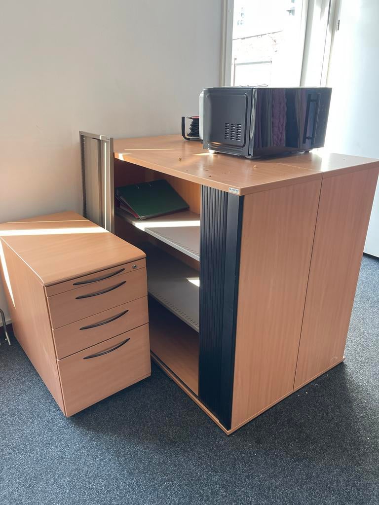 Gratis af te halen: Kantoormeubilair (houten en metalen), Huis en Inrichting, Ophalen of Verzenden, Gebruikt