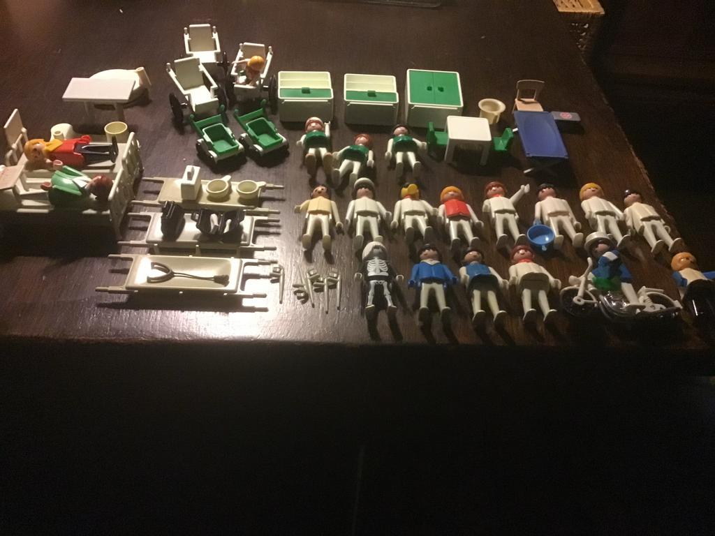 Grote set Playmobil ziekenhuis figuren en accessoires giro55, Ophalen of Verzenden, Gebruikt, Los playmobil
