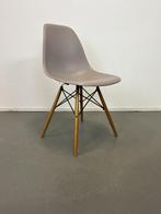 3 Vitra Eames DSW stoel Taupe onderstel Essen hout, Overige kleuren, Niet ingevuld, Ophalen of Verzenden, Zo goed als nieuw