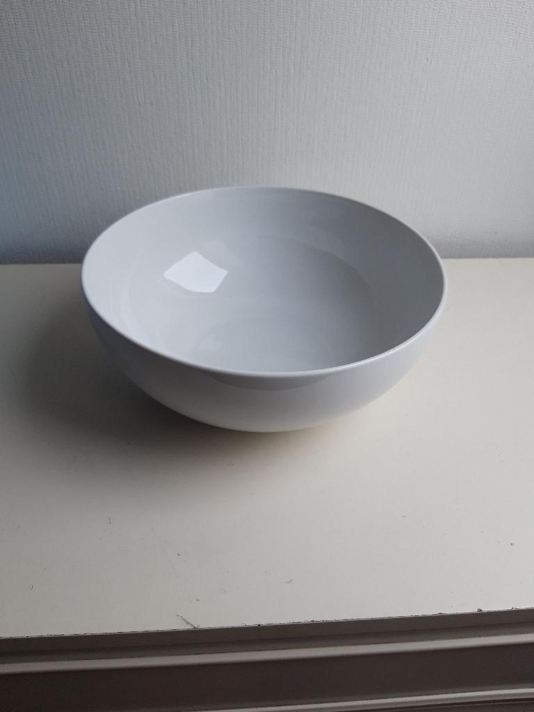 Nieuw grote ronde witte schaal 2 stuks en 1 kleine, Nieuw, Ophalen of Verzenden, Schaal of Schalen, Overige stijlen