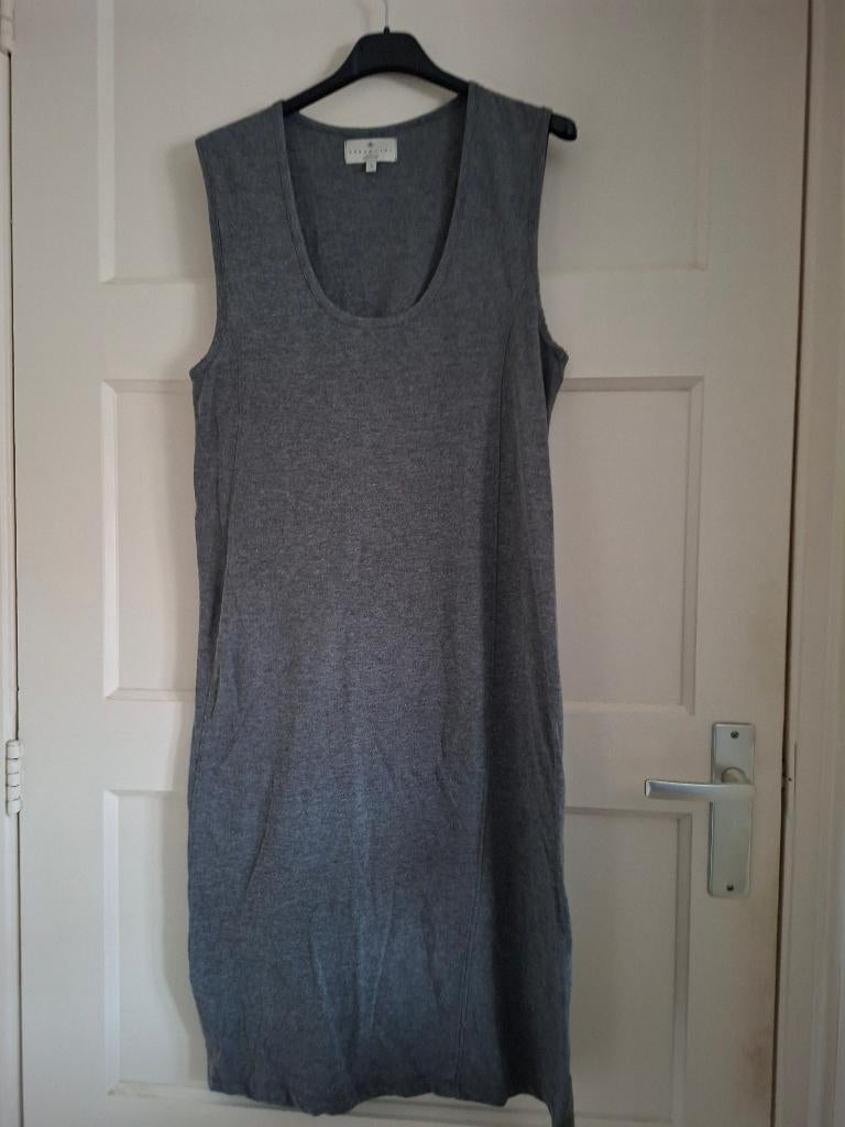 Essentiel Antwerp jurk grijs mouwloos met tailleband, Maat 38/40 (M), Anneonline, Steenbergen, Shop@wesell4u.nl