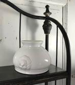 Keramische witte uien soepkom met leeuwenkoppen, Ophalen of Verzenden, Zo goed als nieuw, Kom(men), Overige stijlen