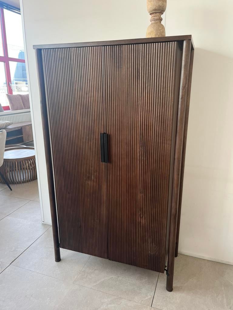 Magazijn leegverkoop dichte kast Noor mangohout walnoot sale