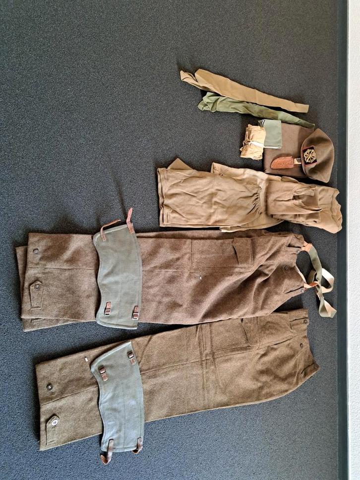 Militaire kleding uit 1953 - Compleet uniform, Verzamelen, Militaria | Algemeen, Ophalen