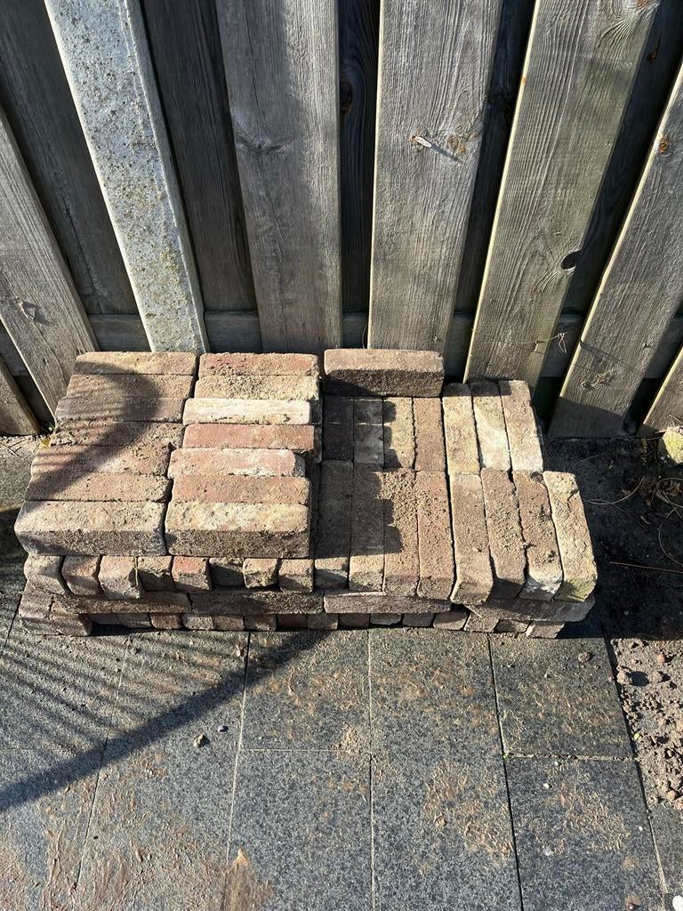 Gratis 75 Gebakken Stenen - Ideaal voor Tuin of Pad, Doe-het-zelf en Verbouw, Metselstenen, Ophalen, Gebruikt, Bakstenen