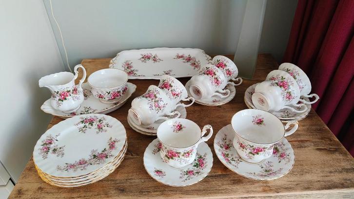 Royal Albert Lavender Rose koffie-thee-gebaksstel 25-delig, Antiek en Kunst, Antiek | Servies compleet, Ophalen